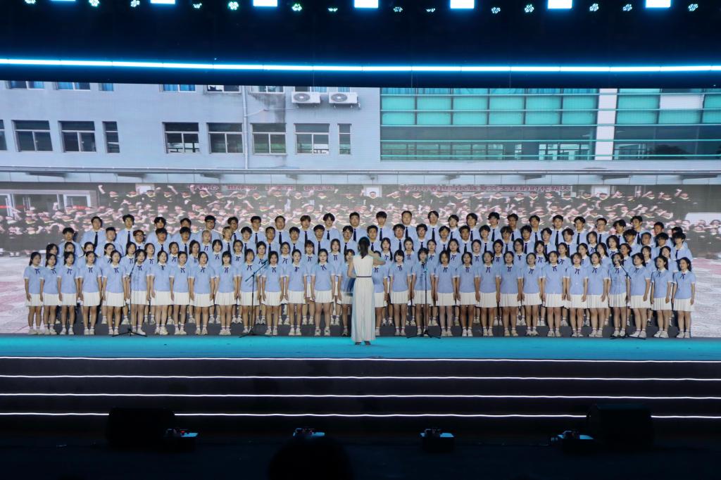 合唱《世界赠与我的》《我的未来不是梦》02.jpg